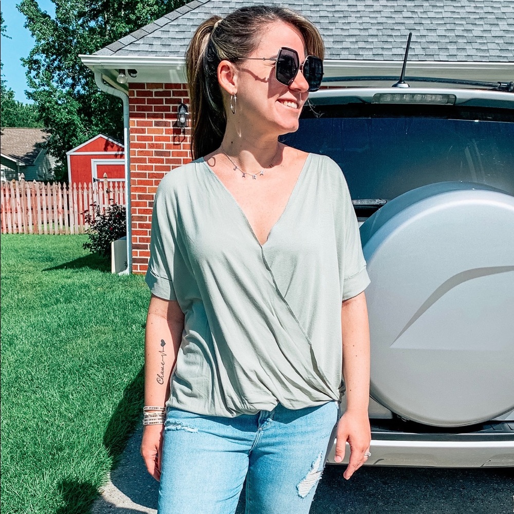 Draped Front Top 🆕 - Picture 2 of 3